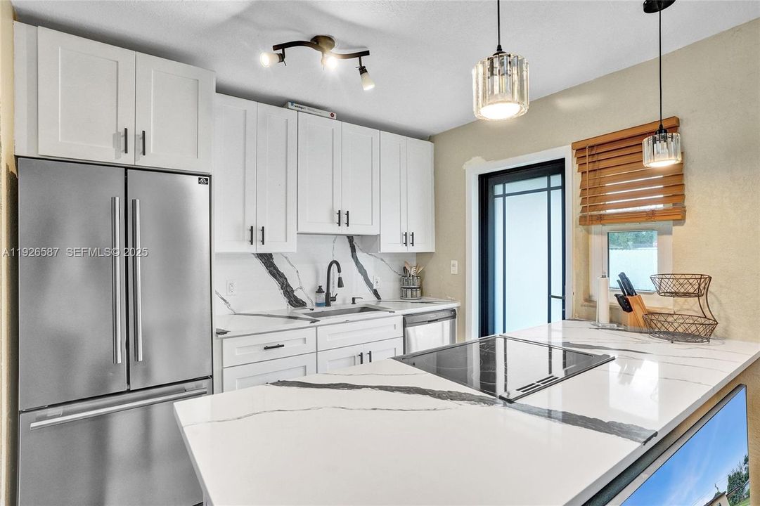 В аренду: $2,600 (2 спален, 1 ванн, 800 Квадратных фут)