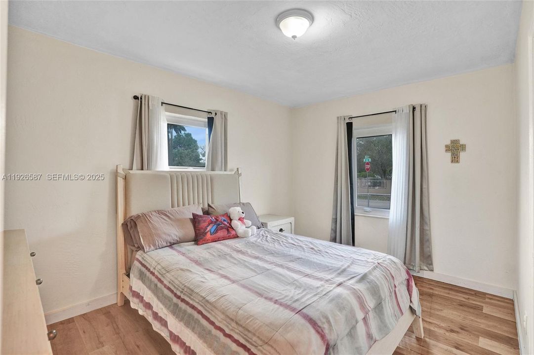 В аренду: $2,600 (2 спален, 1 ванн, 800 Квадратных фут)