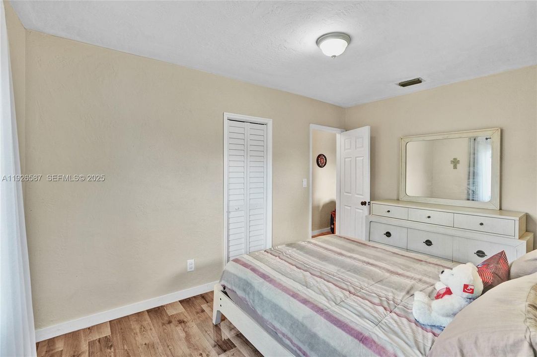 В аренду: $2,600 (2 спален, 1 ванн, 800 Квадратных фут)