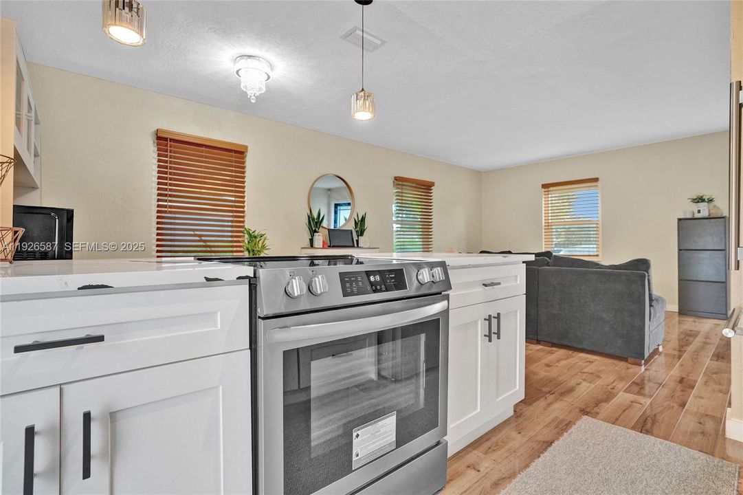 В аренду: $2,600 (2 спален, 1 ванн, 800 Квадратных фут)