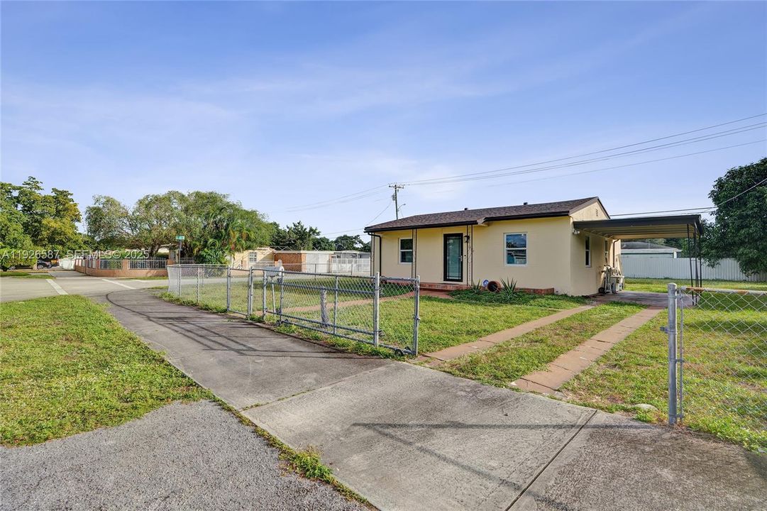 В аренду: $2,600 (2 спален, 1 ванн, 800 Квадратных фут)