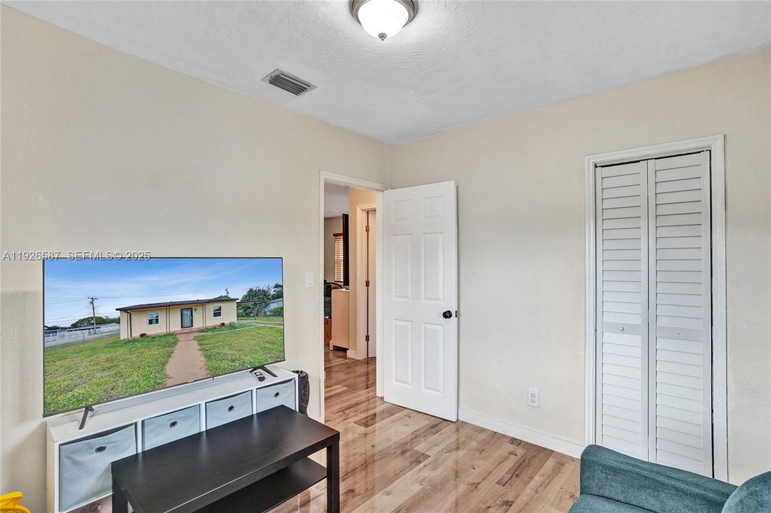 В аренду: $2,600 (2 спален, 1 ванн, 800 Квадратных фут)