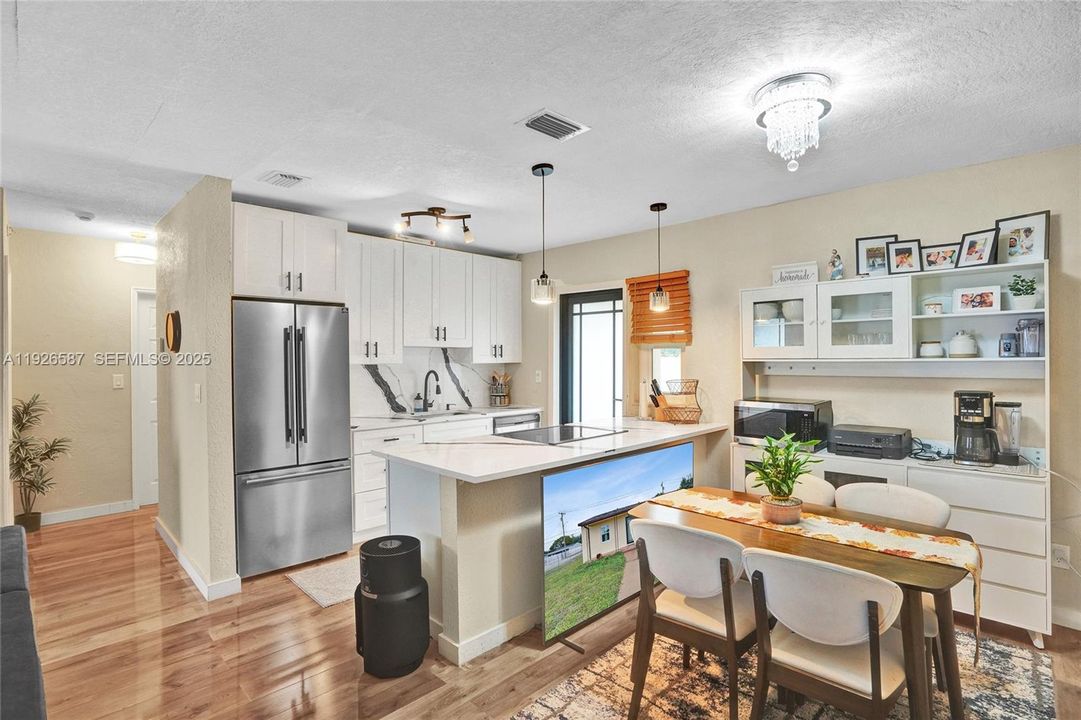 В аренду: $2,600 (2 спален, 1 ванн, 800 Квадратных фут)