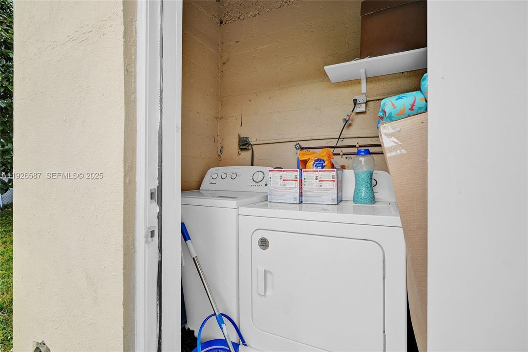 В аренду: $2,600 (2 спален, 1 ванн, 800 Квадратных фут)