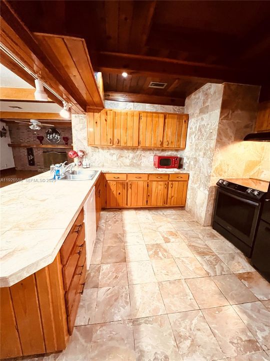 В аренду: $4,500 (5 спален, 4 ванн, 3521 Квадратных фут)