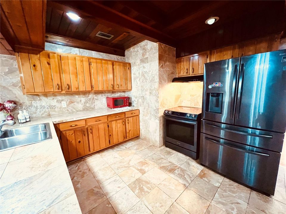 В аренду: $4,500 (5 спален, 4 ванн, 3521 Квадратных фут)