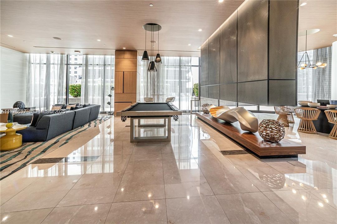 出租: $3,650 (1 贝兹, 1 浴室, 738 平方英尺)