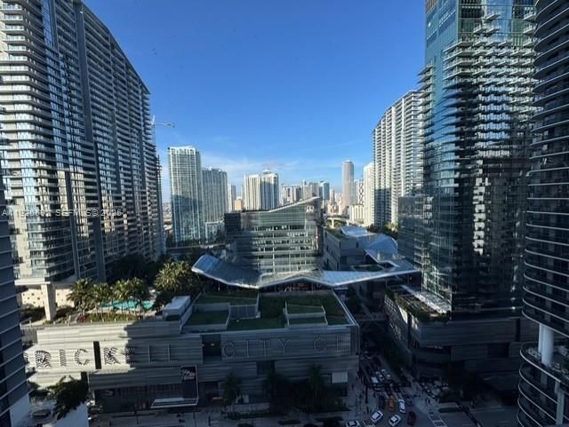 出租: $3,650 (1 贝兹, 1 浴室, 738 平方英尺)