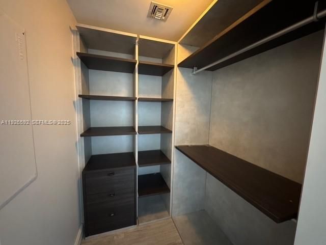 出租: $3,650 (1 贝兹, 1 浴室, 738 平方英尺)