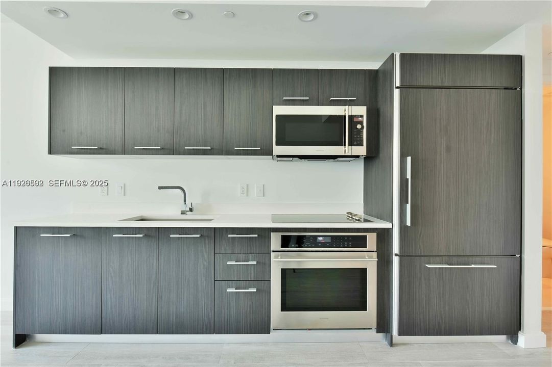 出租: $3,650 (1 贝兹, 1 浴室, 738 平方英尺)