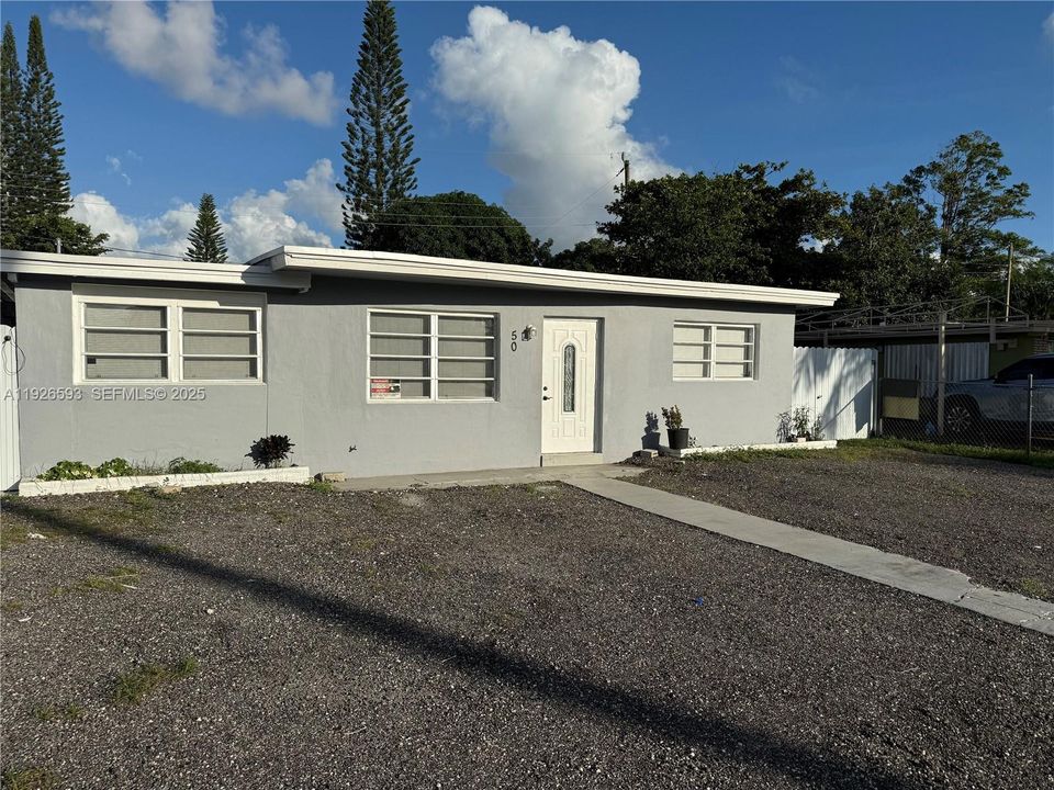 For Sale: $450,000 (3 beds, 1 baths, 1040 Square Feet)