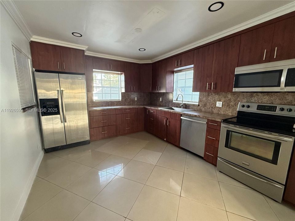 For Sale: $450,000 (3 beds, 1 baths, 1040 Square Feet)