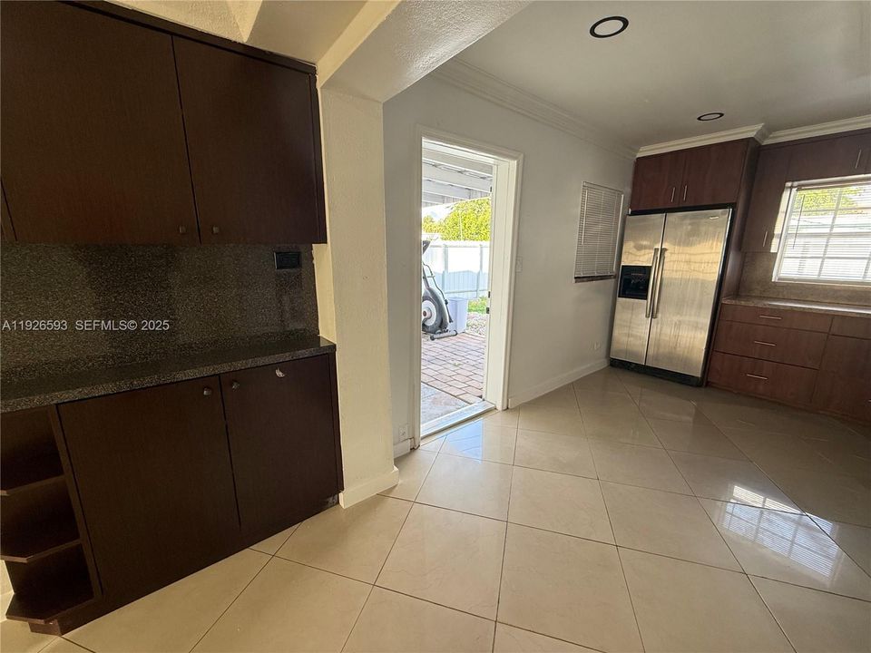 For Sale: $450,000 (3 beds, 1 baths, 1040 Square Feet)