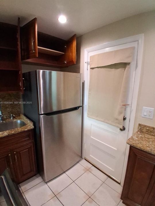 For Sale: $165,500 (1 beds, 1 baths, 768 Square Feet)