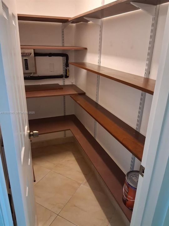 For Sale: $165,500 (1 beds, 1 baths, 768 Square Feet)