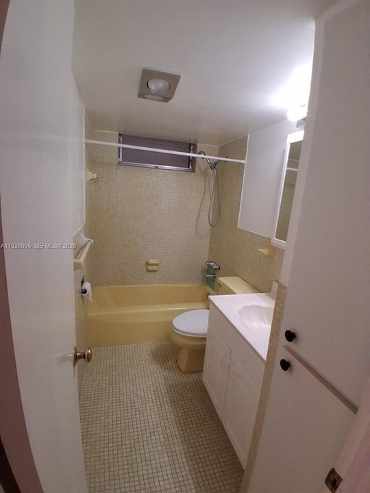 For Sale: $165,500 (1 beds, 1 baths, 768 Square Feet)