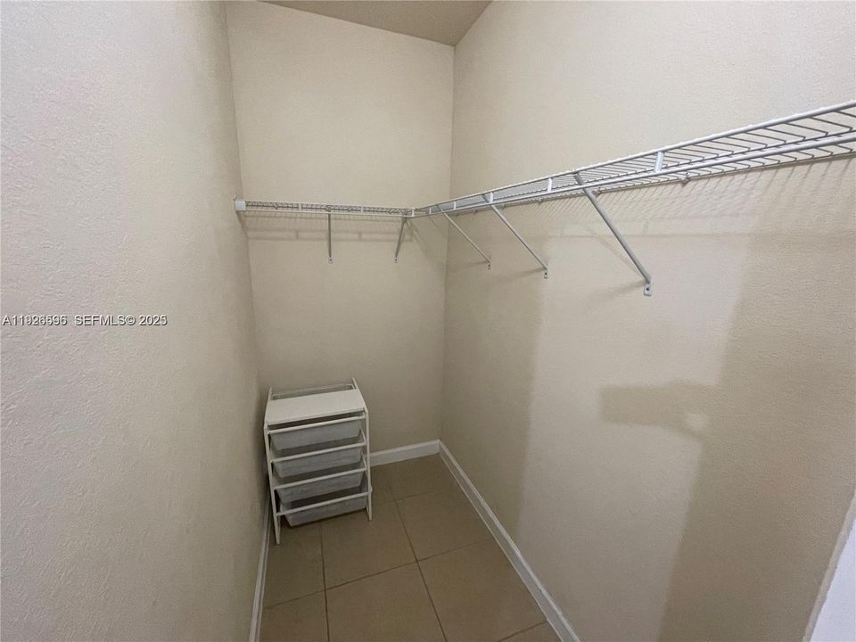 В аренду: $1,600 (0 спален, 1 ванн, 412 Квадратных фут)