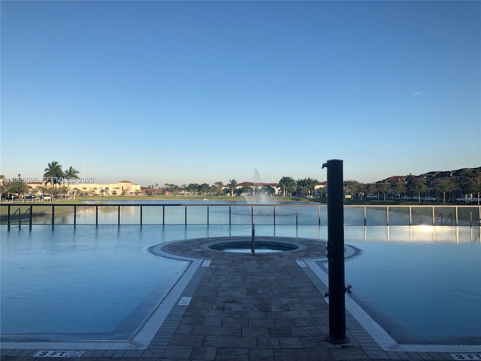 В аренду: $1,600 (0 спален, 1 ванн, 412 Квадратных фут)