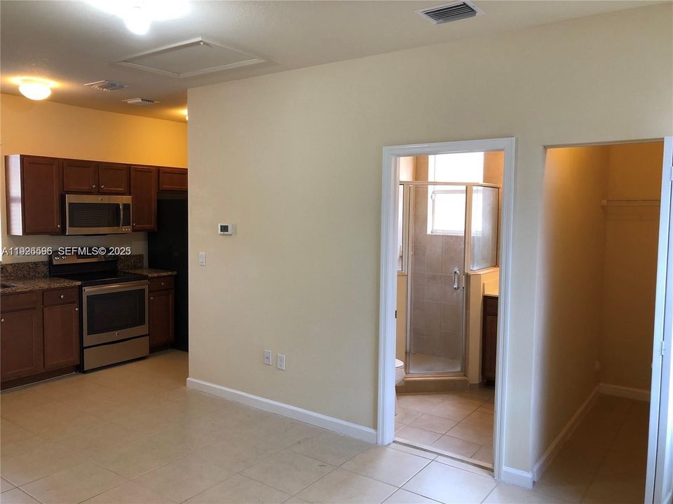 В аренду: $1,600 (0 спален, 1 ванн, 412 Квадратных фут)