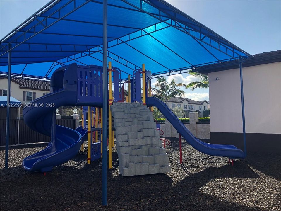 В аренду: $1,600 (0 спален, 1 ванн, 412 Квадратных фут)