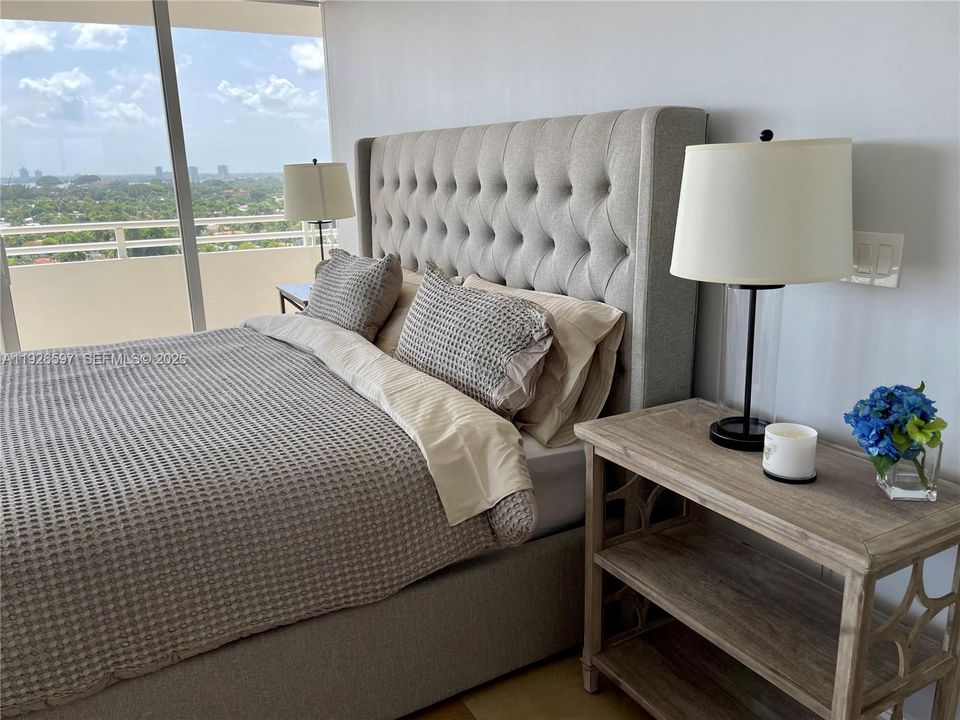 В аренду: $4,250 (2 спален, 2 ванн, 950 Квадратных фут)