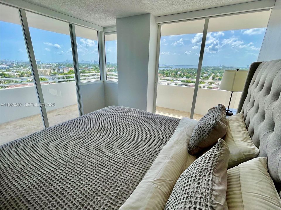 В аренду: $4,250 (2 спален, 2 ванн, 950 Квадратных фут)