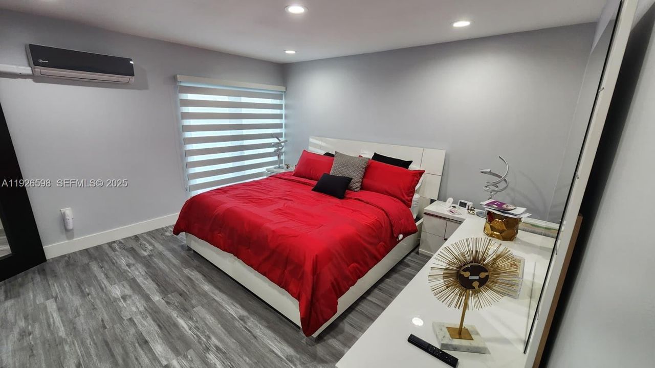 出租: $4,300 (4 贝兹, 2 浴室, 1928 平方英尺)