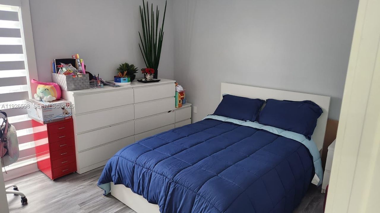 出租: $4,300 (4 贝兹, 2 浴室, 1928 平方英尺)