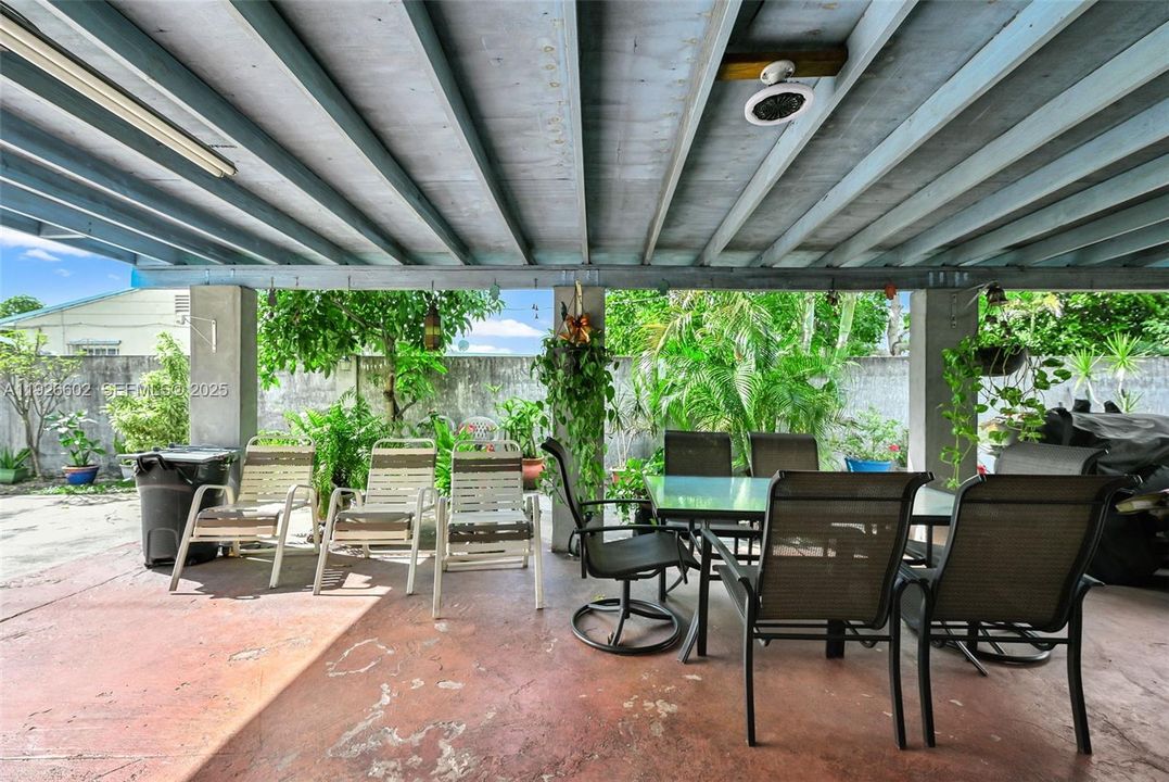 For Sale: $799,000 (4 beds, 2 baths, 1362 Square Feet)