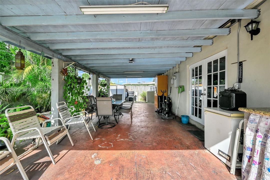 For Sale: $799,000 (4 beds, 2 baths, 1362 Square Feet)