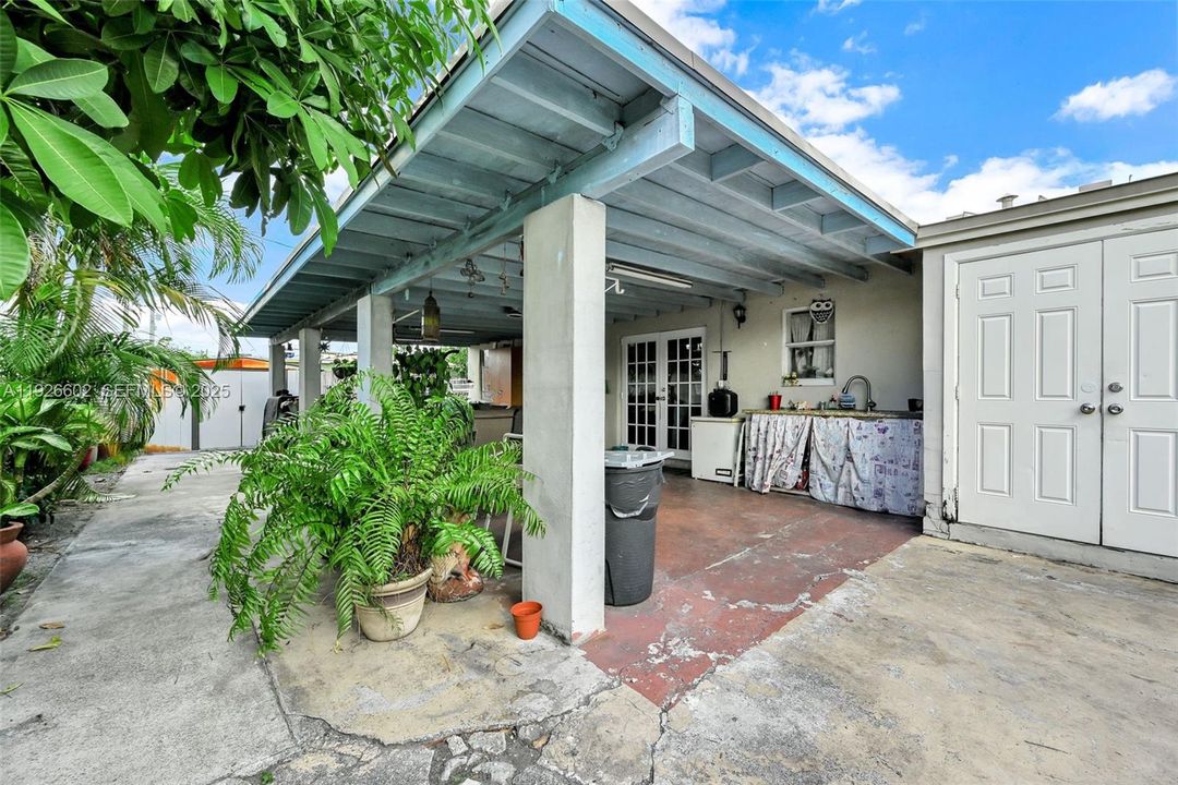 For Sale: $799,000 (4 beds, 2 baths, 1362 Square Feet)