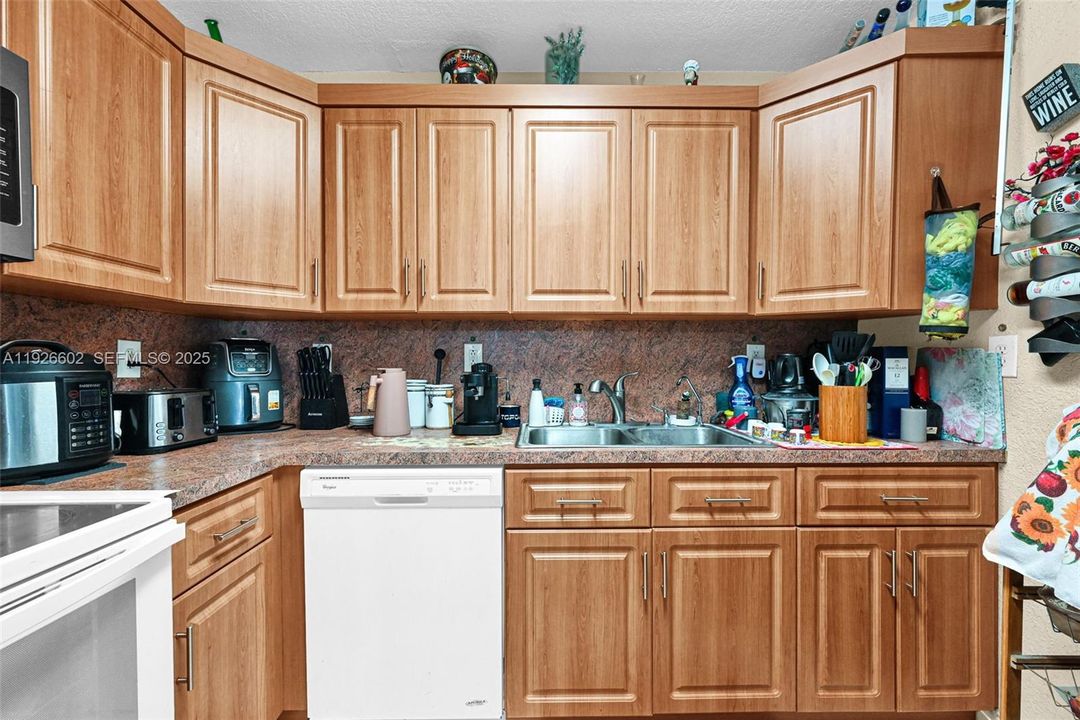 For Sale: $799,000 (4 beds, 2 baths, 1362 Square Feet)