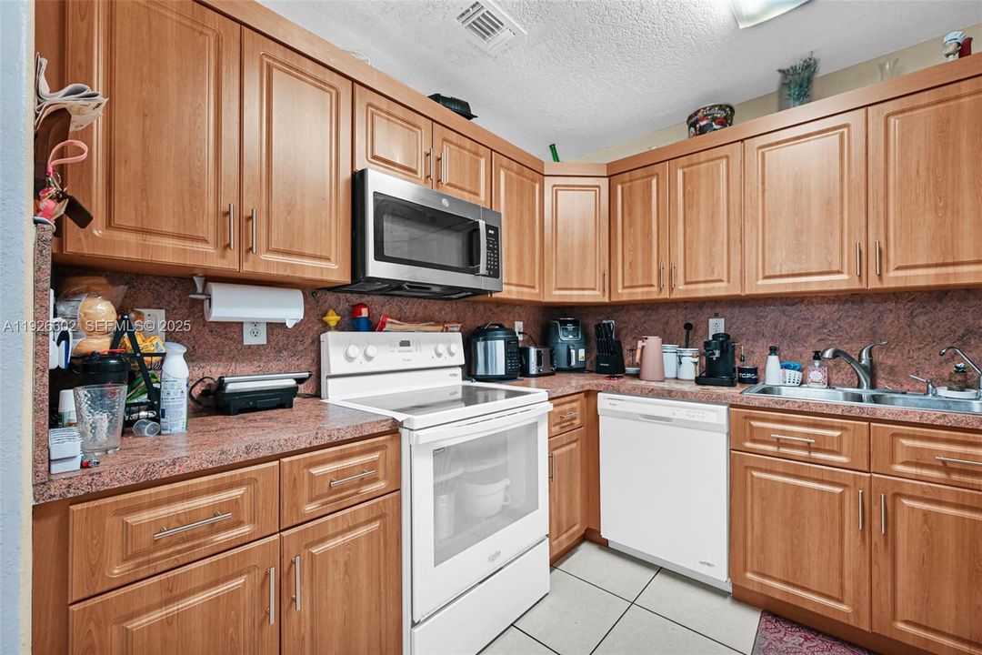 For Sale: $799,000 (4 beds, 2 baths, 1362 Square Feet)