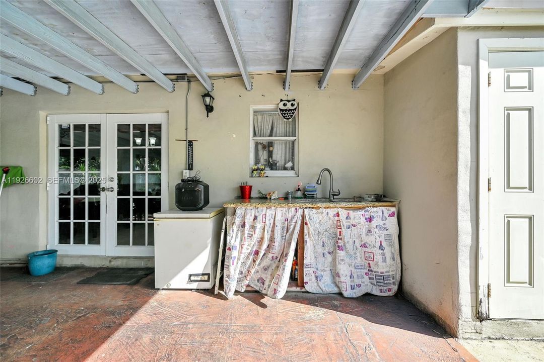 For Sale: $799,000 (4 beds, 2 baths, 1362 Square Feet)