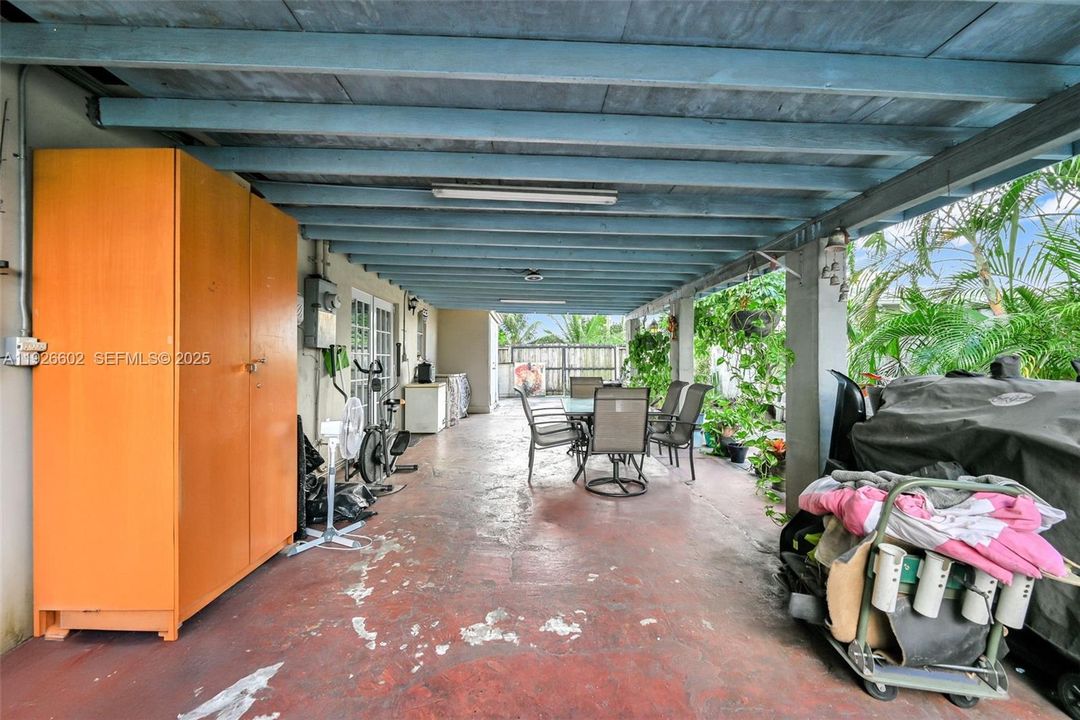 For Sale: $799,000 (4 beds, 2 baths, 1362 Square Feet)