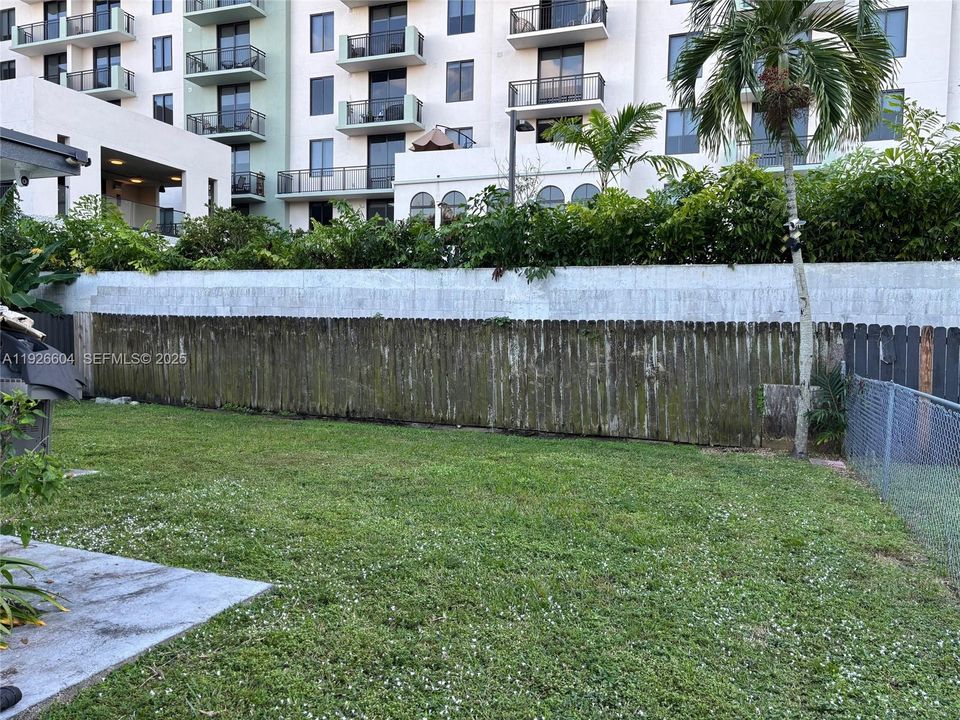 出租: $2,000 (2 贝兹, 1 浴室, 750 平方英尺)