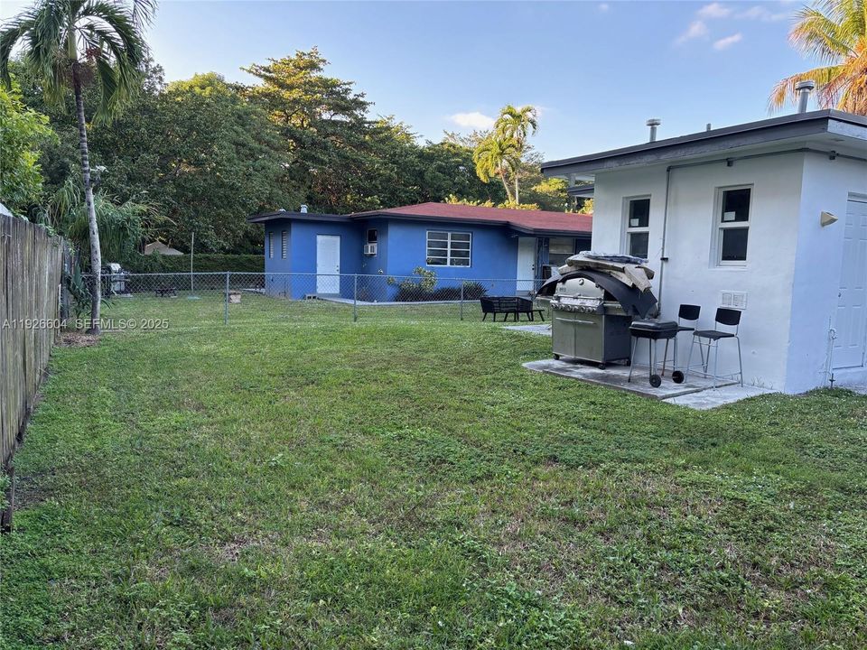 出租: $2,000 (2 贝兹, 1 浴室, 750 平方英尺)