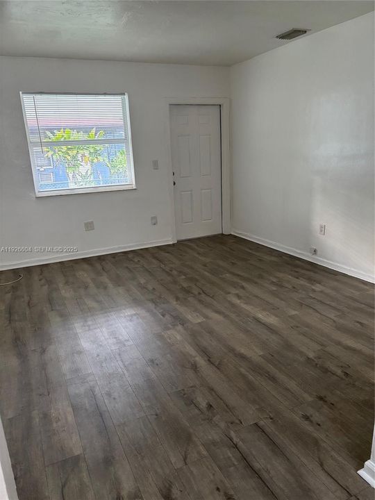 出租: $2,000 (2 贝兹, 1 浴室, 750 平方英尺)