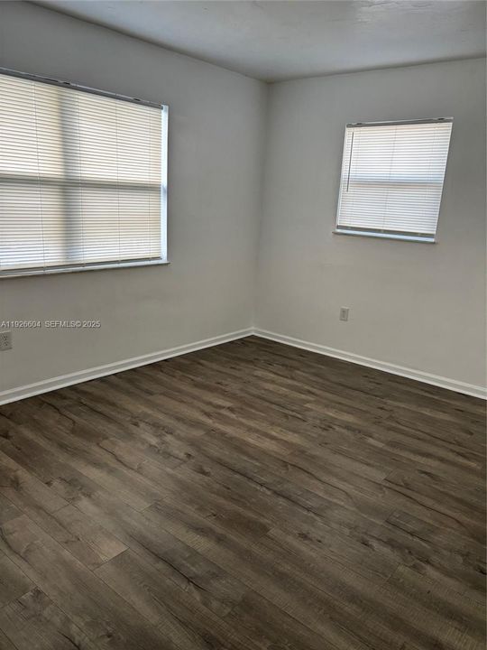 出租: $2,000 (2 贝兹, 1 浴室, 750 平方英尺)