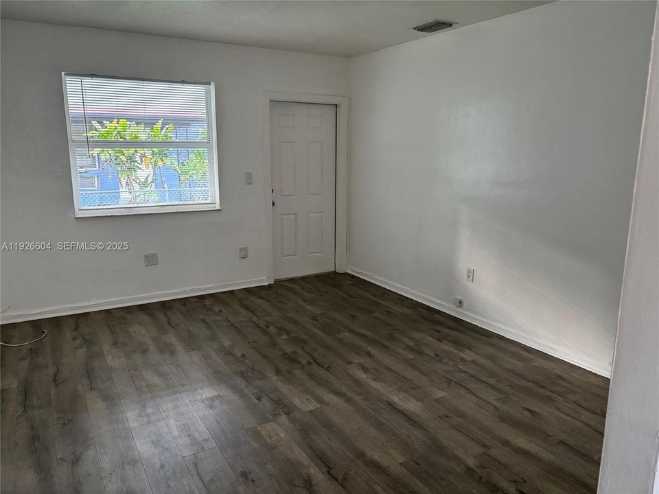 出租: $2,000 (2 贝兹, 1 浴室, 750 平方英尺)