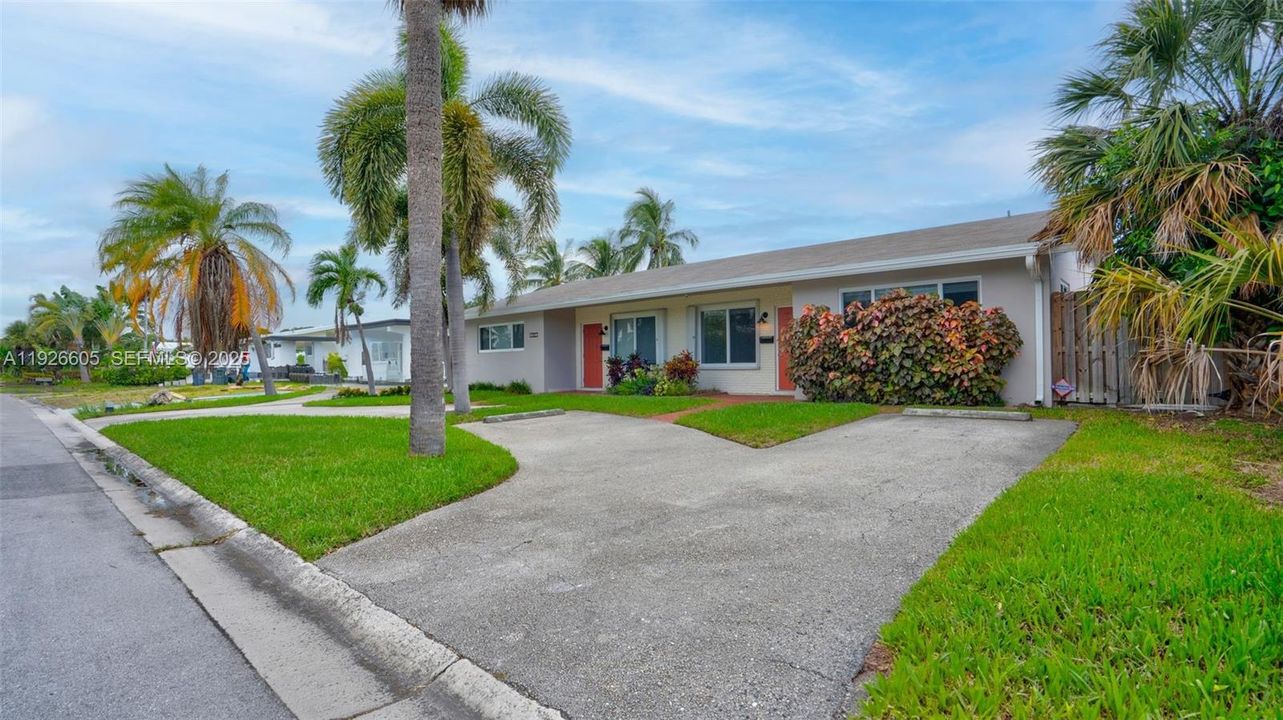 For Rent: $3,500 (2 beds, 2 baths, 1220 Square Feet)