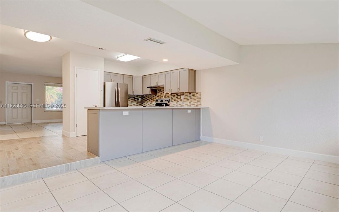 For Rent: $3,500 (2 beds, 2 baths, 1220 Square Feet)