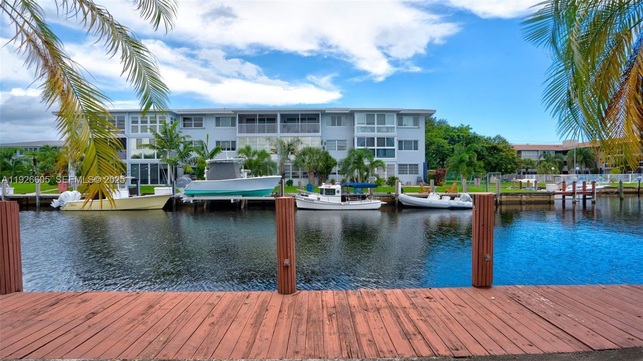 For Rent: $3,500 (2 beds, 2 baths, 1220 Square Feet)