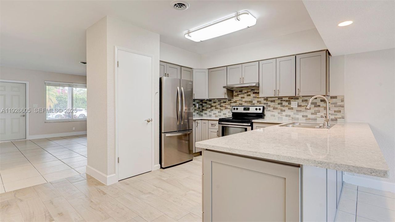 For Rent: $3,500 (2 beds, 2 baths, 1220 Square Feet)