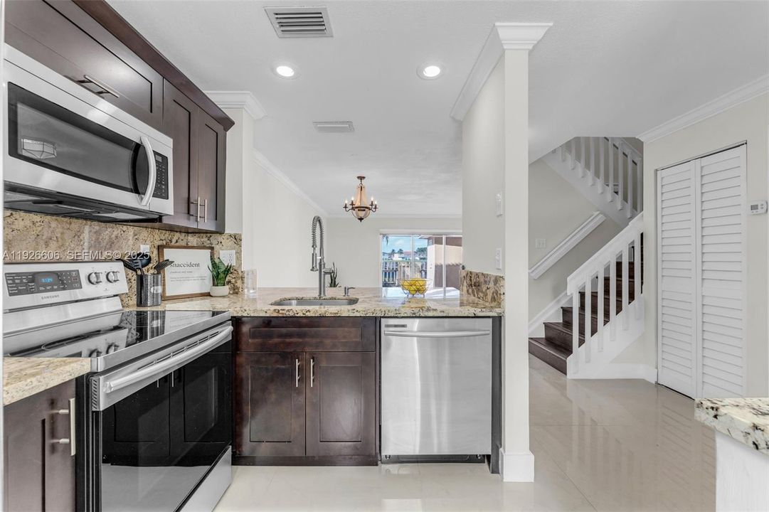 В аренду: $2,700 (3 спален, 2 ванн, 1386 Квадратных фут)