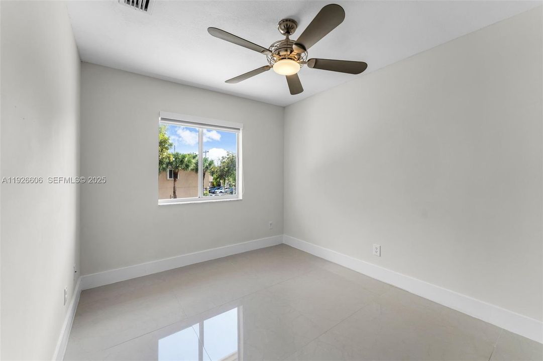 В аренду: $2,700 (3 спален, 2 ванн, 1386 Квадратных фут)