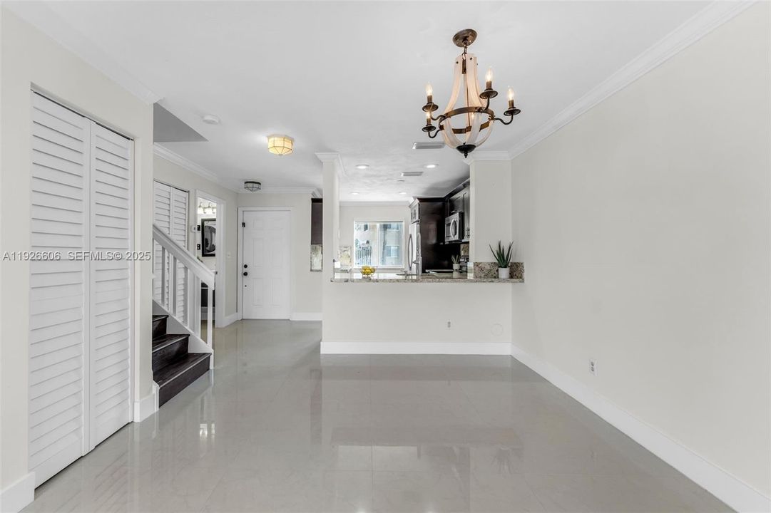 В аренду: $2,700 (3 спален, 2 ванн, 1386 Квадратных фут)