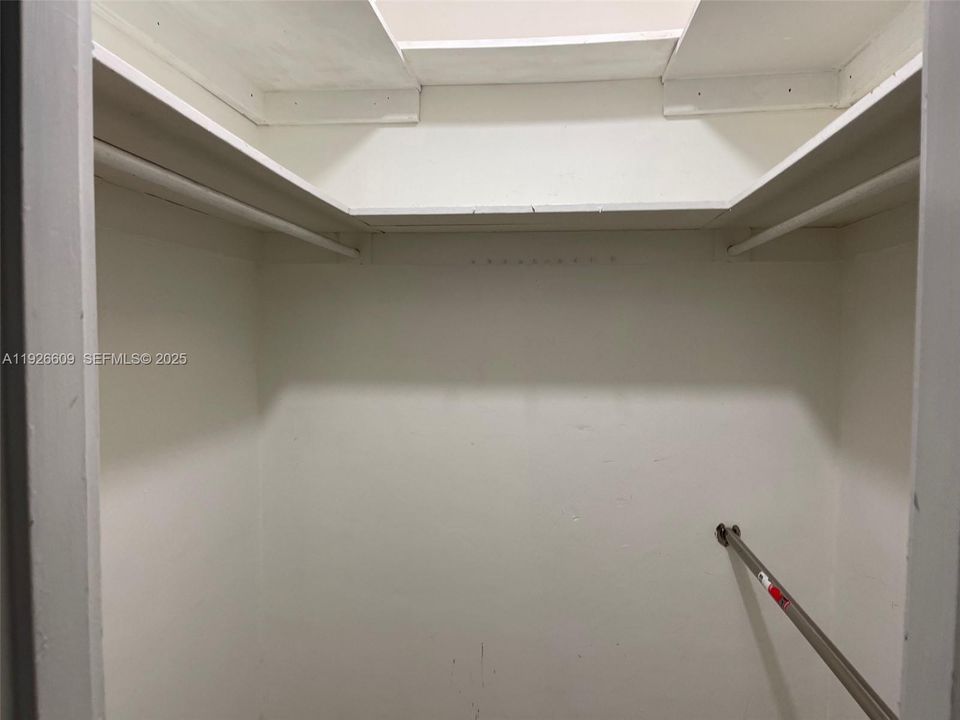 出租: $3,295 (1 贝兹, 1 浴室, 852 平方英尺)