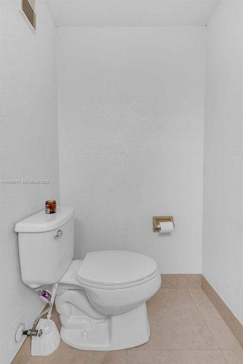 На продажу: $179,999 (1 спален, 1 ванн, 820 Квадратных фут)