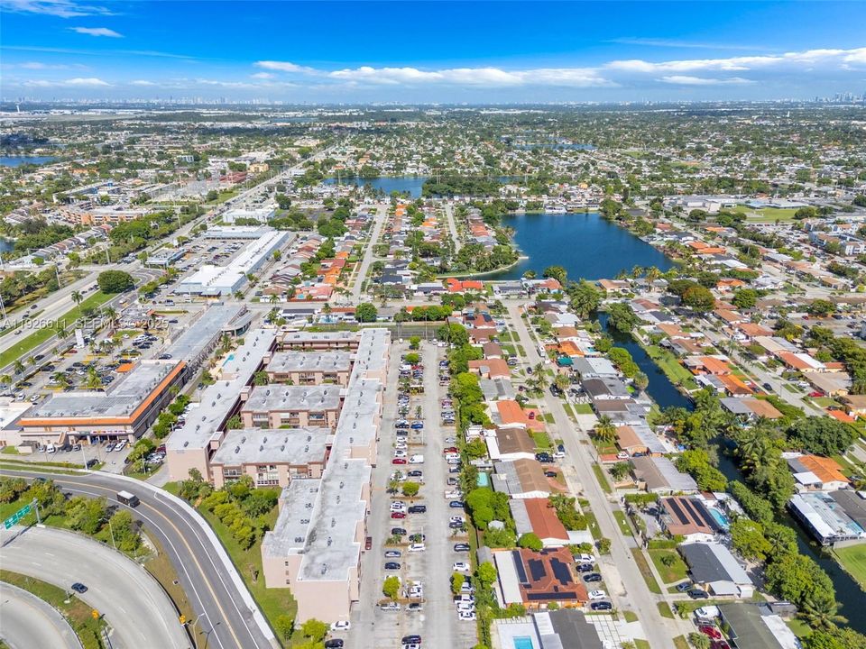 На продажу: $179,999 (1 спален, 1 ванн, 820 Квадратных фут)